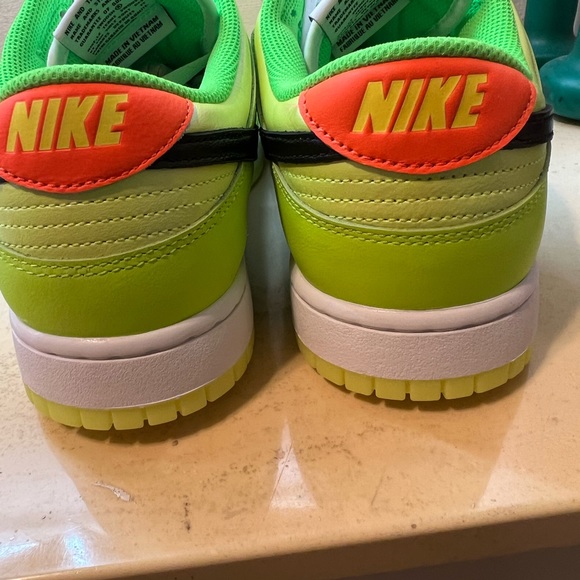 Nike dunk volt splash!BRAND NEW!! Size 11  combo w/ Nike volt slides sz 12! Rare - Picture 2 of 15